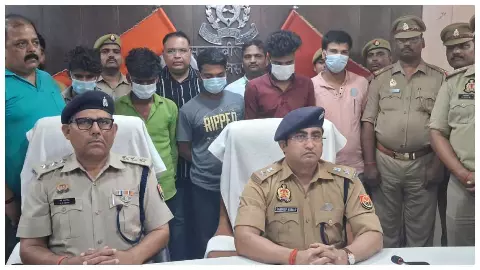 Police arrest 5 with illegal weapons in Santakbirnagar
