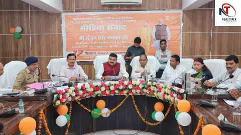 Jalaun News: पेपर लीक रोकने को अब वायुसेना के विमान से भेजे जाएंगे प्रश्नपत्र : संजय गंगवार Jalaun News: पेपर लीक रोकने को अब वायुसेना के विमान से भेजे जाएंगे प्रश्नपत्र : संजय गंगवार