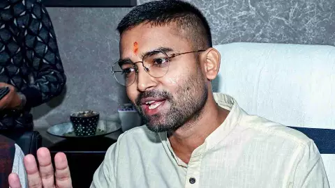 Deepak Prakash News: पत्नी का इस्तीफा या MLC चुनाव? जानिए कैसे बचेगी उपेंद्र कुशवाहा के मंत्री बेटे दीपक प्रकाश की कुर्सी Deepak Prakash News: पत्नी का इस्तीफा या MLC चुनाव? जानिए कैसे बचेगी उपेंद्र कुशवाहा के मंत्री बेटे दीपक प्रकाश की कुर्सी
