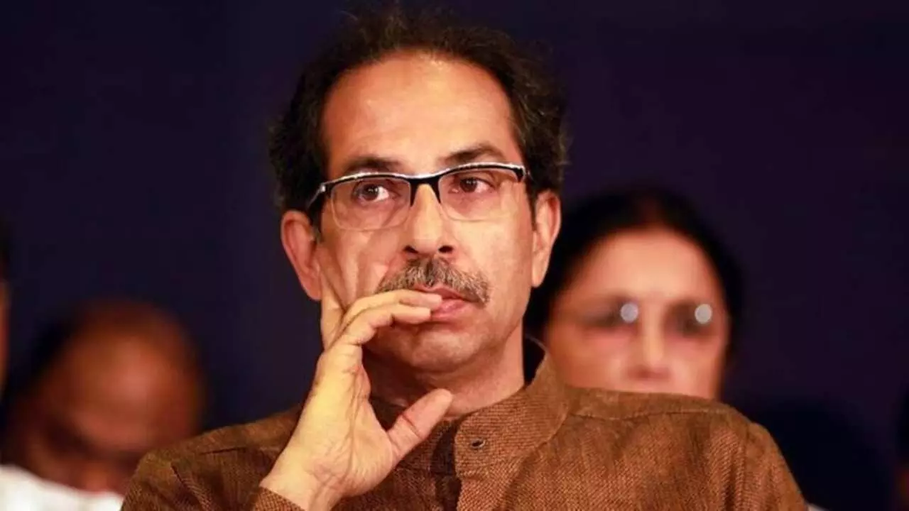 UBT Crisis: उद्धव ठाकरे की बढ़ी धड़कने! इमरजेंसी मीटिंग से गायब हुए सांसद, बगावत की सुगबुगाहट हुई तेज UBT Crisis: उद्धव ठाकरे की बढ़ी धड़कने! इमरजेंसी मीटिंग से गायब हुए सांसद, बगावत की सुगबुगाहट हुई तेज