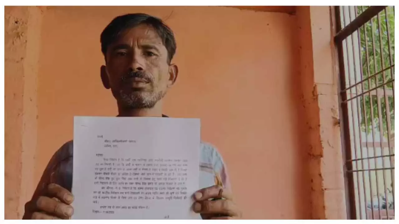 Rasukhdar stops drainage, suspects spread of contagious disease in village, villagers complain to SDM Rasukhdar stops drainage, suspects spread of contagious disease in village, villagers complain to SDM