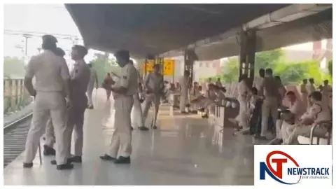 पाटलिपुत्र स्टेशन पर अभ्यर्थियों का बवाल, परीक्षा स्पेशल ट्रेन में तोड़फोड़, पुलिस ने की हवाई फायरिंग पाटलिपुत्र स्टेशन पर अभ्यर्थियों का बवाल, परीक्षा स्पेशल ट्रेन में तोड़फोड़, पुलिस ने की हवाई फायरिंग