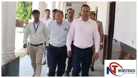 Azamgarh News:  14 केंद्रों पर सख्ती के बीच जीआईसी प्रवक्ता परीक्षा संपन्न, डीएम ने किया निरीक्षण