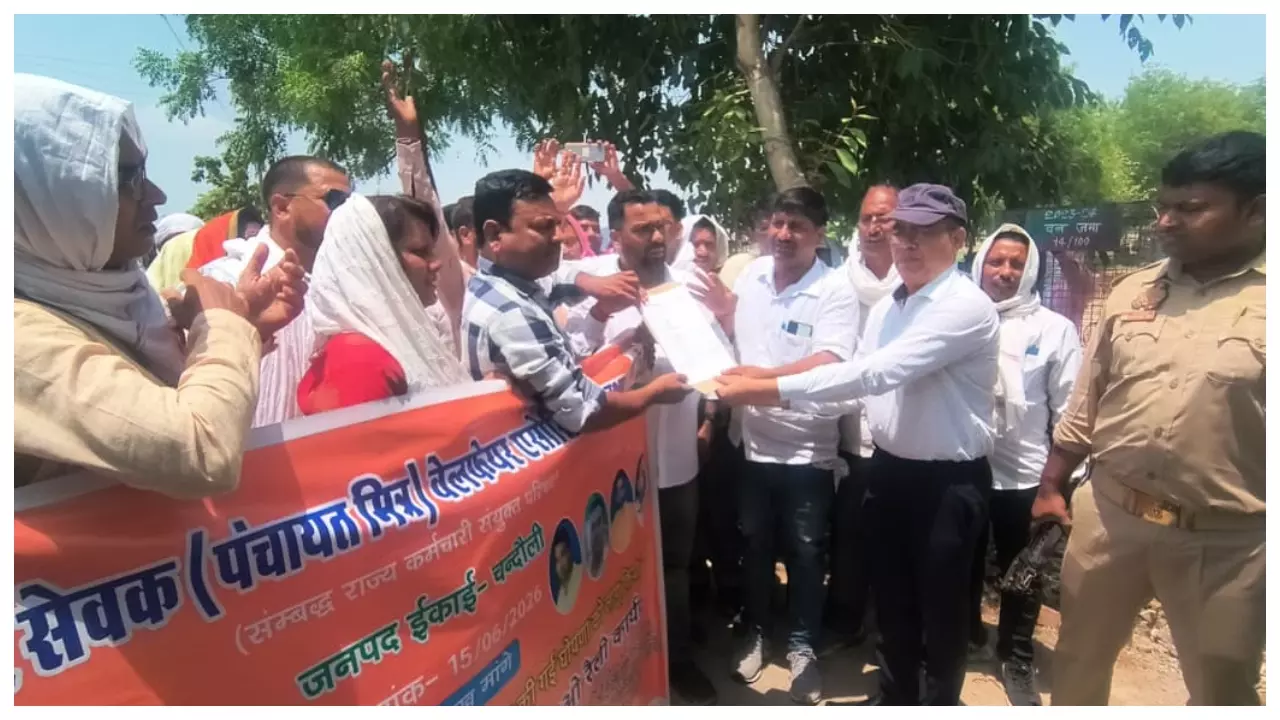Employment Sevak Welfare Association demonstrated