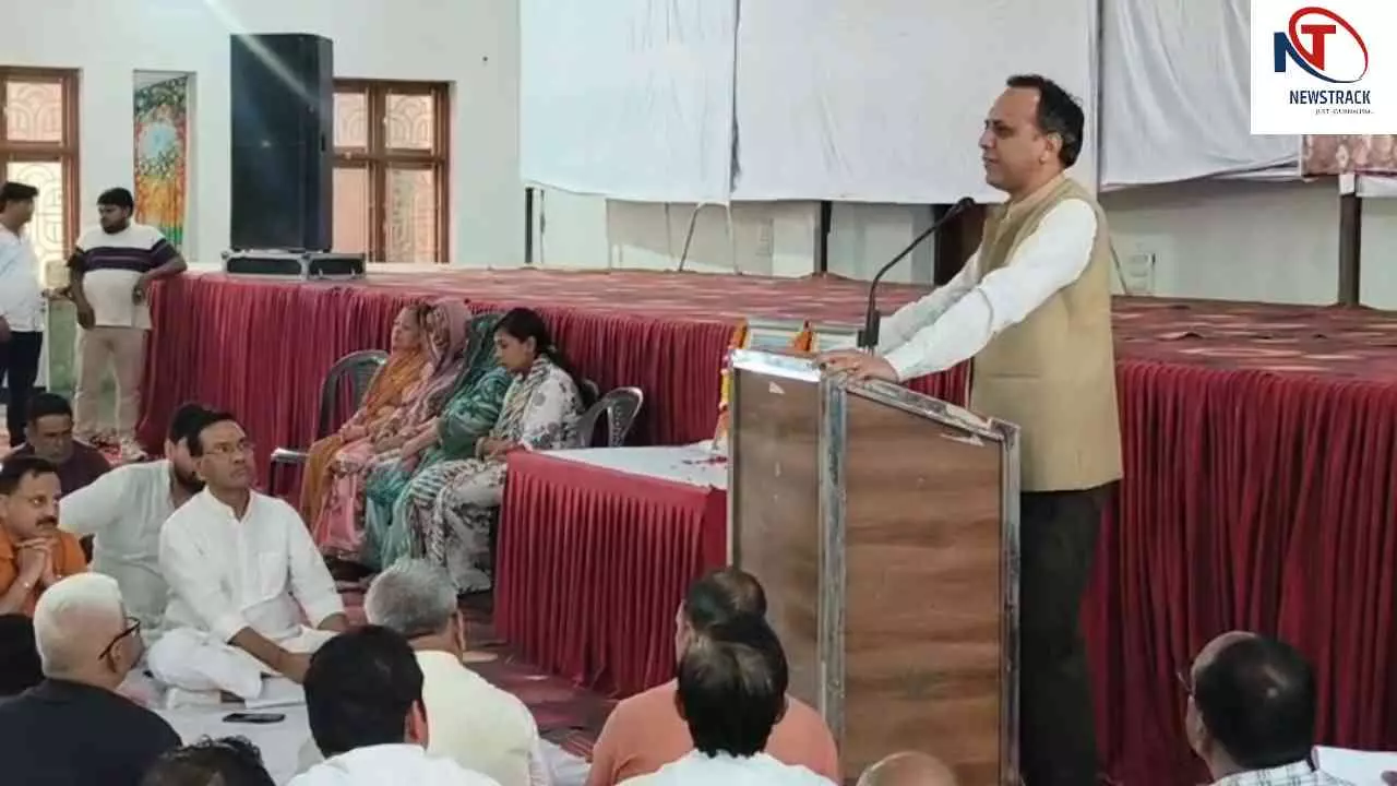 Baghpat News: डबल मर्डर के बाद समाज में उठी अपराध के खिलाफ आवाज, दिखाई एकजुटता