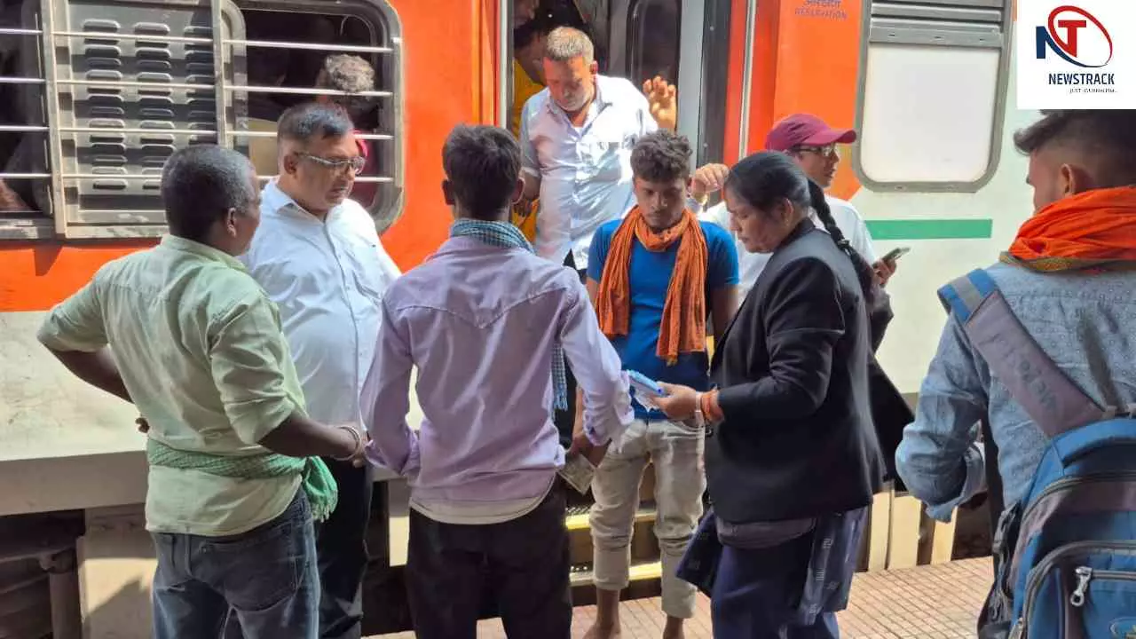 Chandauli News: डीडीयू मंडल में रेलवे की मेगा चेकिंग, 943 बिना टिकट यात्रियों से वसूला जुर्माना