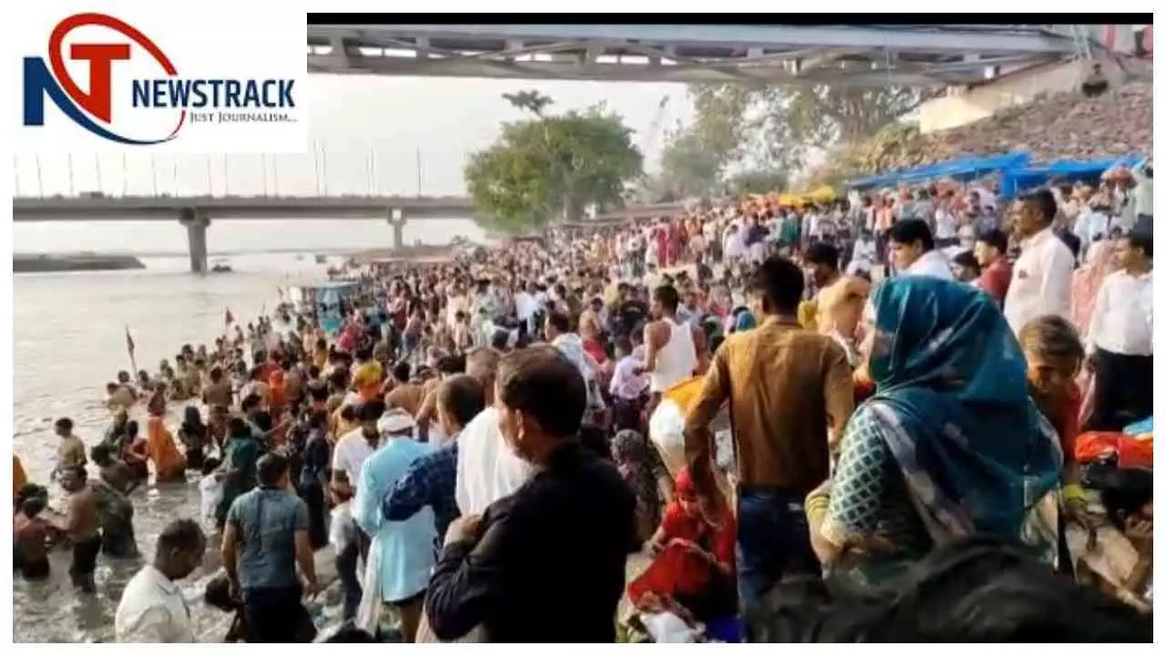 Etah News: सोमवती अमावस्या पर उमड़ा आस्था का सैलाब, कछला गंगा घाट जाने वाले मार्गों पर लगा लंबा जाम Etah News: सोमवती अमावस्या पर उमड़ा आस्था का सैलाब, कछला गंगा घाट जाने वाले मार्गों पर लगा लंबा जाम