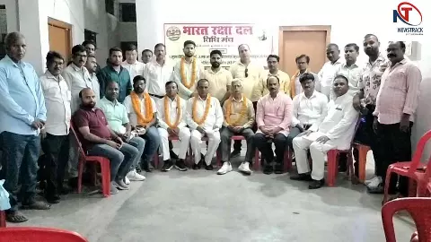 Azamgarh News: आजमगढ़ में भारत रक्षा दल विधि मंच का शपथ ग्रहण समारोह, सामाजिक न्याय पर दिया गया जोर