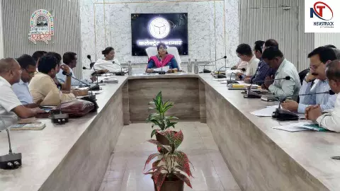 Raebareli News: डीएम ने निर्माणाधीन परियोजनाओं की समीक्षा की,समयसीमा में कार्य पूर्ण करने के निर्देश Raebareli News: डीएम ने निर्माणाधीन परियोजनाओं की समीक्षा की,समयसीमा में कार्य पूर्ण करने के निर्देश