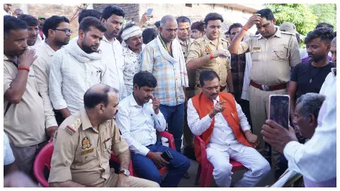 Rajesh Agrahari presented the torch of humanity