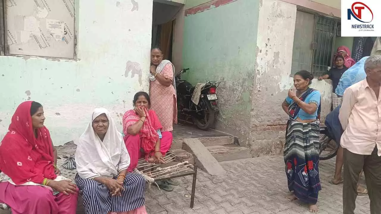 Hapur News: प्रेम विवाह का दर्दनाक अंत: डेढ़ साल बाद पति ने की पत्नी की हत्या, दो माह का मासूम अनाथ Hapur News: प्रेम विवाह का दर्दनाक अंत: डेढ़ साल बाद पति ने की पत्नी की हत्या, दो माह का मासूम अनाथ