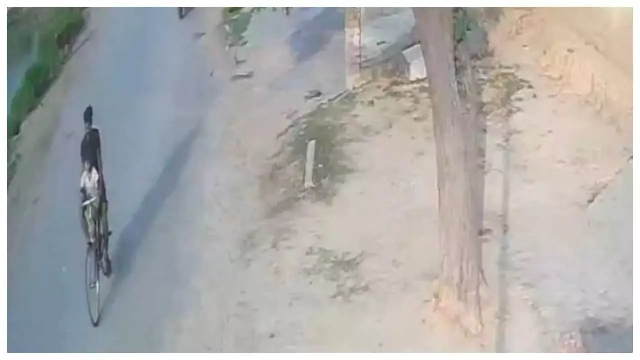 Attempted kidnapping of eight-year-old, accused arrested, reward caught on CCTV Attempted kidnapping of eight-year-old, accused arrested, reward caught on CCTV