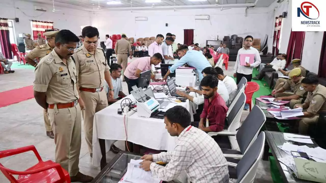 Etah News: एसएसपी ने पुलिस भर्ती प्रक्रिया का किया निरीक्षण, पारदर्शिता और निष्पक्षता पर दिया जोर Etah News: एसएसपी ने पुलिस भर्ती प्रक्रिया का किया निरीक्षण, पारदर्शिता और निष्पक्षता पर दिया जोर