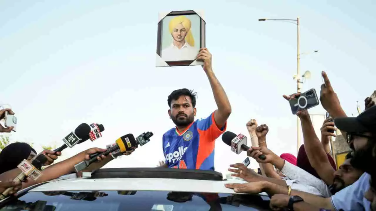 CJP Election Contest News: कॉकरोच जनता पार्टी चुनाव लड़ेगी या नहीं? अभिजीत दीपके ने बताई पूरी बात CJP Election Contest News: कॉकरोच जनता पार्टी चुनाव लड़ेगी या नहीं? अभिजीत दीपके ने बताई पूरी बात
