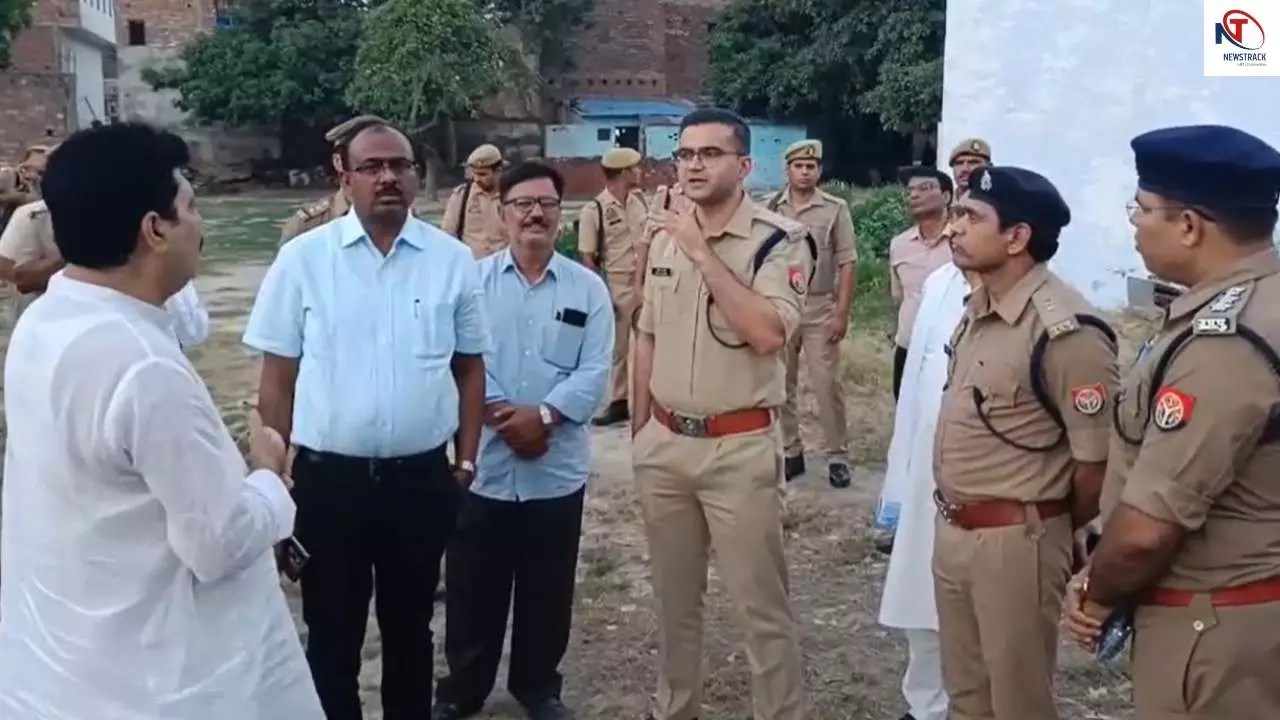 Firozabad News: मुहर्रम को लेकर प्रशासन अलर्ट, डीएम-एसपी ने करबला और जुलूस मार्गों का किया निरीक्षण Firozabad News: मुहर्रम को लेकर प्रशासन अलर्ट, डीएम-एसपी ने करबला और जुलूस मार्गों का किया निरीक्षण