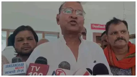 Chandauli News: भाजपा नेता ने उठाए भ्रष्टाचार के मुद्दे, अधिकारियों को दी सख्त चेतावनी
