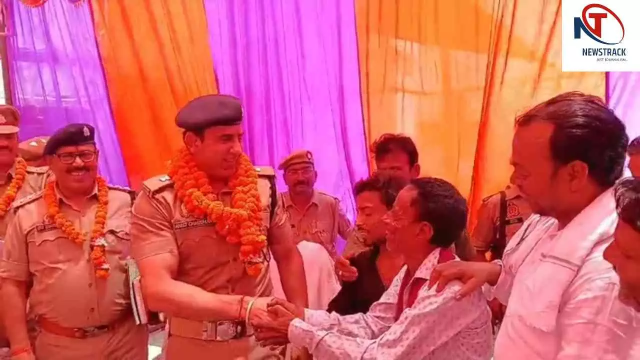 Firozabad: मोहर्रम को लेकर प्रशासन सतर्क, एसपी ग्रामीण ने धर्मगुरुओं व ताजियादारों के साथ की बैठक Firozabad: मोहर्रम को लेकर प्रशासन सतर्क, एसपी ग्रामीण ने धर्मगुरुओं व ताजियादारों के साथ की बैठक