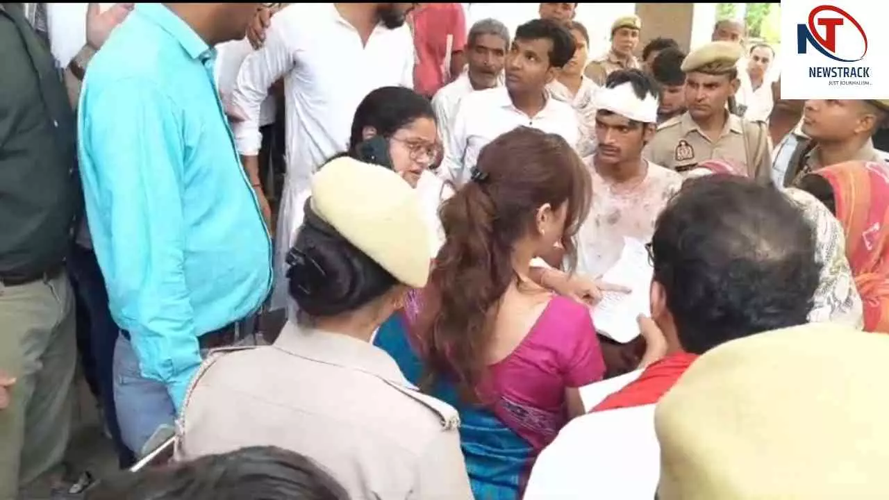 Baghpat News: गेम खेलने के बहाने बुलाकर मासूम से किया दुष्कर्म, नाबालिग आरोपी गिरफ्तार Baghpat News: गेम खेलने के बहाने बुलाकर मासूम से किया दुष्कर्म, नाबालिग आरोपी गिरफ्तार
