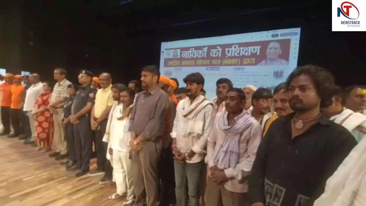 Mathura News: यमुना में सुरक्षा का नया कवच, NDRF ने नाविकों को दिया विशेष प्रशिक्षण Mathura News: यमुना में सुरक्षा का नया कवच, NDRF ने नाविकों को दिया विशेष प्रशिक्षण