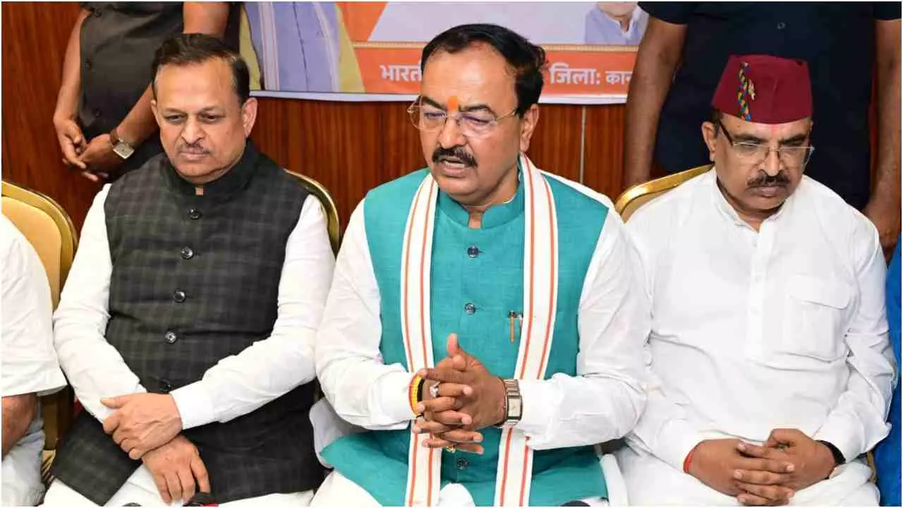 UP Politics: सपा के 26 सांसद पाला बदलने को तैयार, डिप्टी सीएम केशव मौर्य का बड़ा दावा UP Politics: सपा के 26 सांसद पाला बदलने को तैयार, डिप्टी सीएम केशव मौर्य का बड़ा दावा