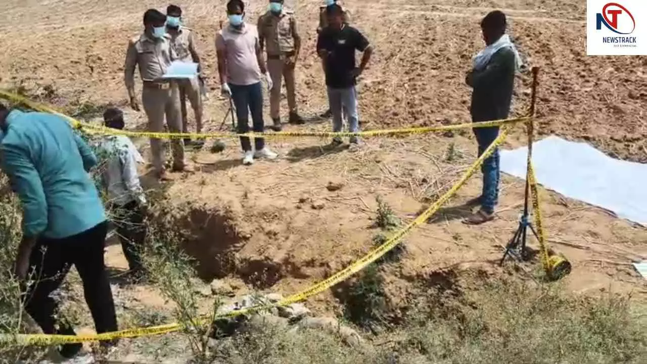 Jhansi News: संदिग्ध परिस्थितियों में युवक का शव मिलने से सनसनी, परिजनों ने जताई हत्या की आशंका Jhansi News: संदिग्ध परिस्थितियों में युवक का शव मिलने से सनसनी, परिजनों ने जताई हत्या की आशंका