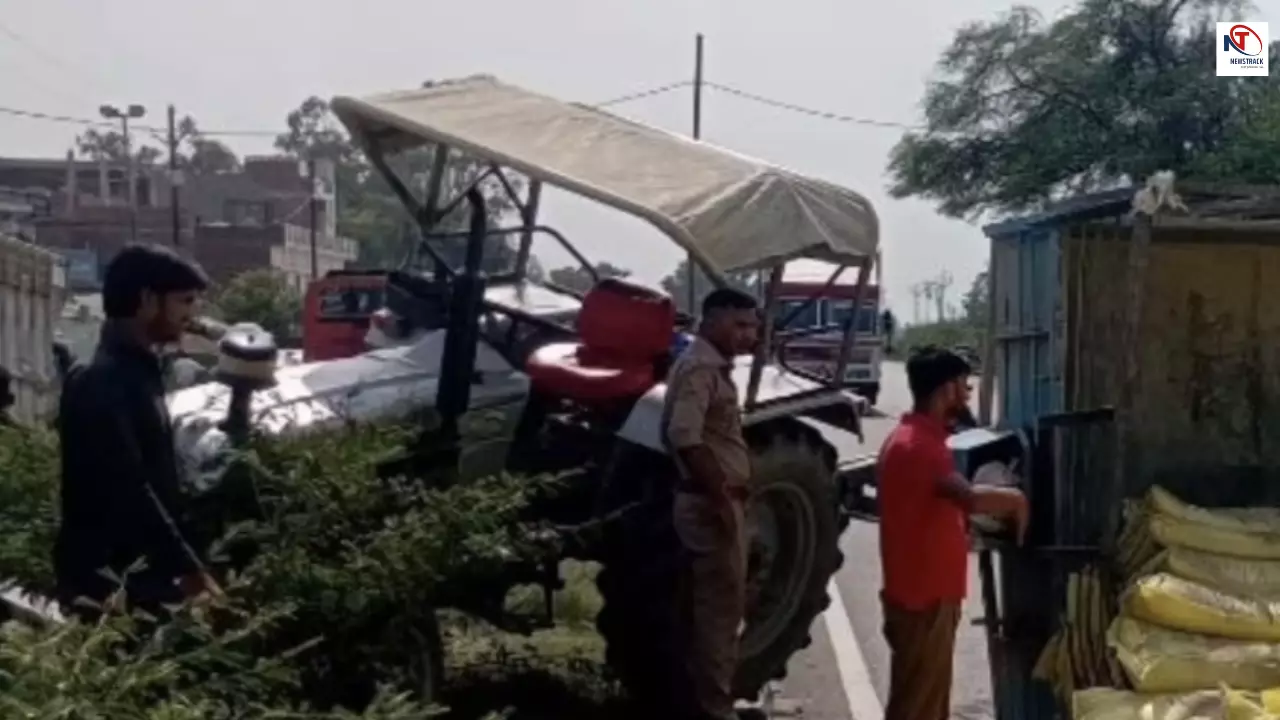 Hardoi News: हरदोई में NH-731 पर भीषण टक्कर, खाद से लदी दो ट्रैक्टर-ट्रॉलियां भिड़ीं, चालक घायल Hardoi News: हरदोई में NH-731 पर भीषण टक्कर, खाद से लदी दो ट्रैक्टर-ट्रॉलियां भिड़ीं, चालक घायल
