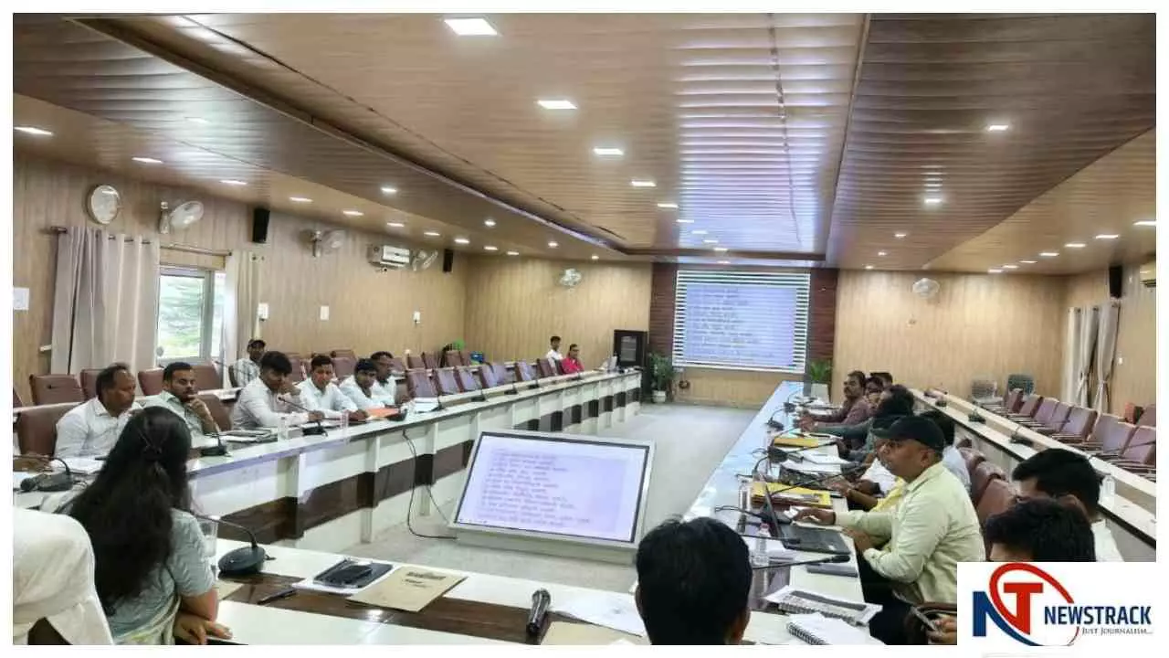 Shravasti News: फार्मर रजिस्ट्री के बिना नहीं मिलेगा उर्वरक, डीएम ने दिए सख्त निर्देश Shravasti News: फार्मर रजिस्ट्री के बिना नहीं मिलेगा उर्वरक, डीएम ने दिए सख्त निर्देश