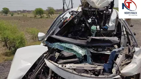 Jalaun News: हाईवे पर मौत बनकर दौड़ी कार डिवाइडर से टकराकर दो युवकों की मौत, तीन की हालत गंभीर
