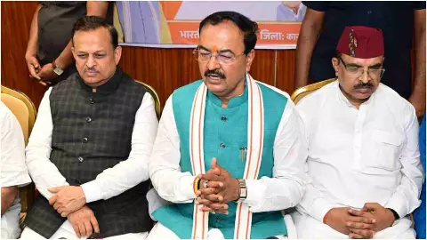 UP Politics:  सपा के 26 सांसद पाला बदलने को तैयार, डिप्टी सीएम केशव मौर्य का बड़ा दावा