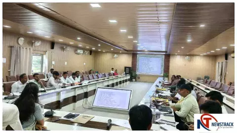Shravasti News: फार्मर रजिस्ट्री के बिना नहीं मिलेगा उर्वरक, डीएम ने दिए सख्त निर्देश