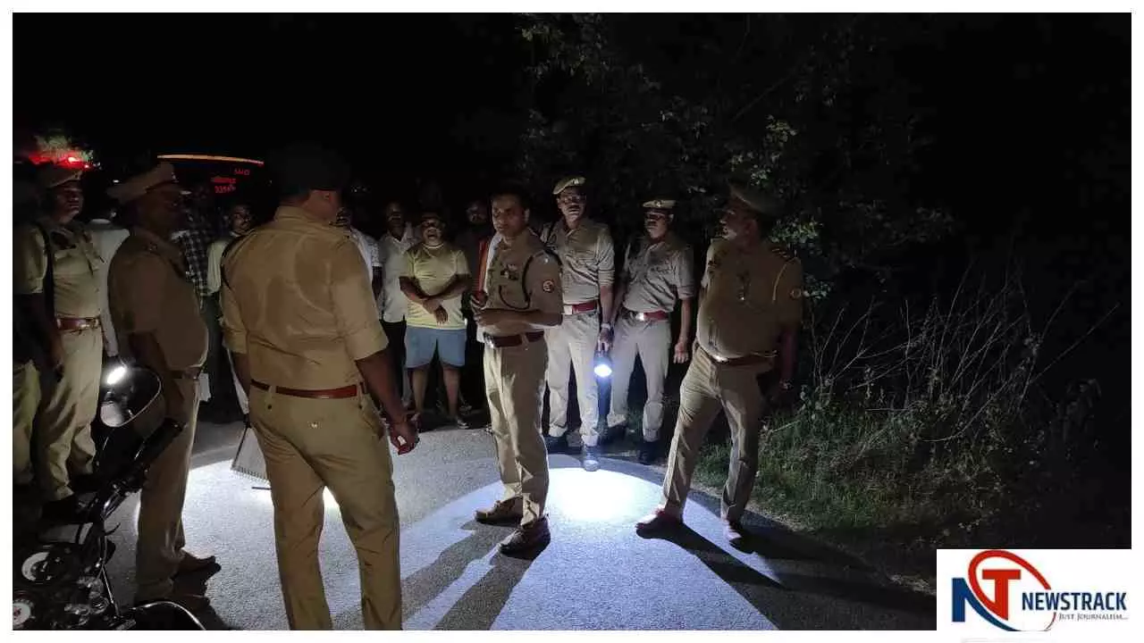 Hardoi News: सर्राफा व्यापारी से लाखों के जेवरात की लूट, बदमाशों ने मारपीट कर छीना बैग Hardoi News: सर्राफा व्यापारी से लाखों के जेवरात की लूट, बदमाशों ने मारपीट कर छीना बैग