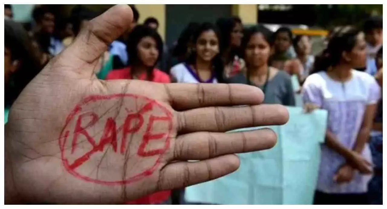Hapur News:  नाबालिग से दुष्कर्म और जबरन गर्भपात का आरोप, स्टाफ नर्स समेत छह पर केस
