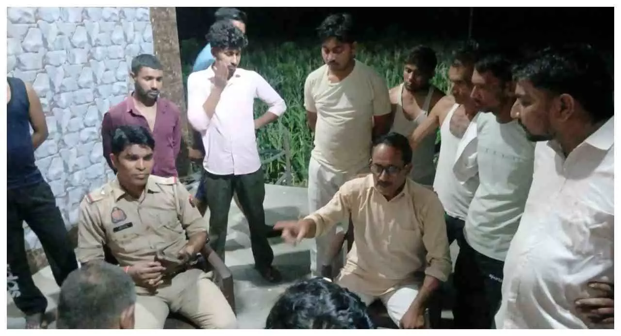 Hapur News: सिंभावली में कई गोवंश अचेत मिलने से हड़कंप, इंजेक्शन की आशंका पर जांच शुरू Hapur News: सिंभावली में कई गोवंश अचेत मिलने से हड़कंप, इंजेक्शन की आशंका पर जांच शुरू