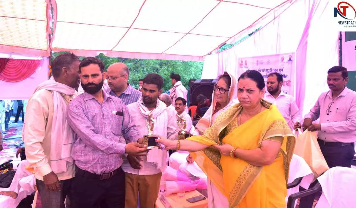 Aligarh News: किसान मेले में गूंजी प्राकृतिक खेती की आवाज, किसानों से प्रकृति की ओर लौटने का आह्वान Aligarh News: किसान मेले में गूंजी प्राकृतिक खेती की आवाज, किसानों से प्रकृति की ओर लौटने का आह्वान
