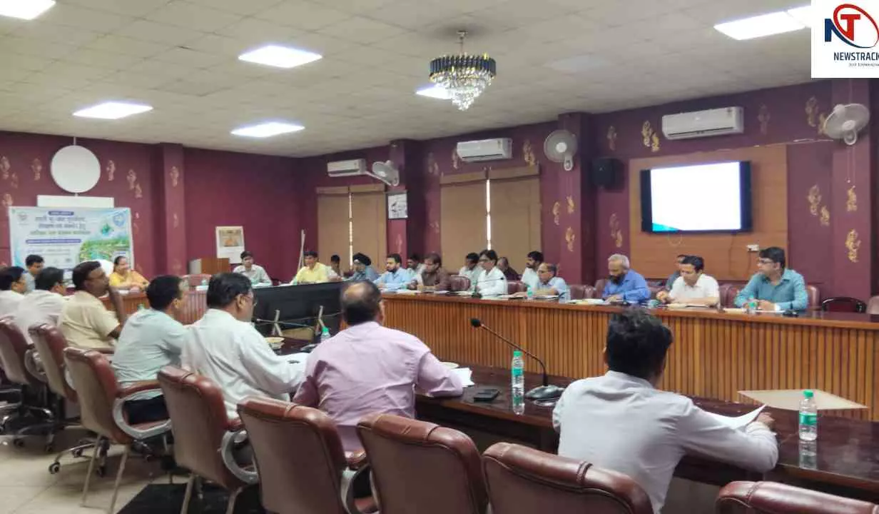 Aligarh:अब 200 वर्गमीटर भवनों में भी अनिवार्य होगा रेन वाटर हार्वेस्टिंग, मण्डलायुक्त ने दिए निर्देश Aligarh:अब 200 वर्गमीटर भवनों में भी अनिवार्य होगा रेन वाटर हार्वेस्टिंग, मण्डलायुक्त ने दिए निर्देश