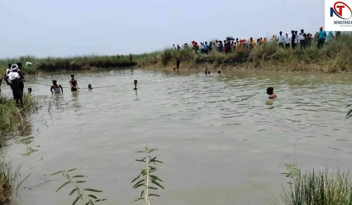 Kushinagar News: पोखरी में डूबने से किसान की मौत, किनारे खड़ी घंटों रोती रही गाय