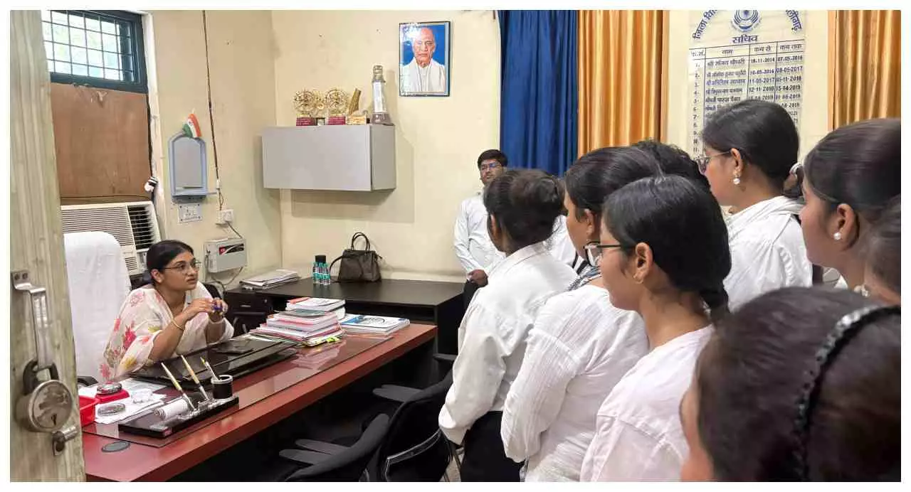 Aligarh News:-रसोई में मिली गंदगी तो सख्त हुईं सचिव, वृद्धाश्रम छर्रा में साफ-सफाई के दिए कड़े निर्द Aligarh News:-रसोई में मिली गंदगी तो सख्त हुईं सचिव, वृद्धाश्रम छर्रा में साफ-सफाई के दिए कड़े निर्द