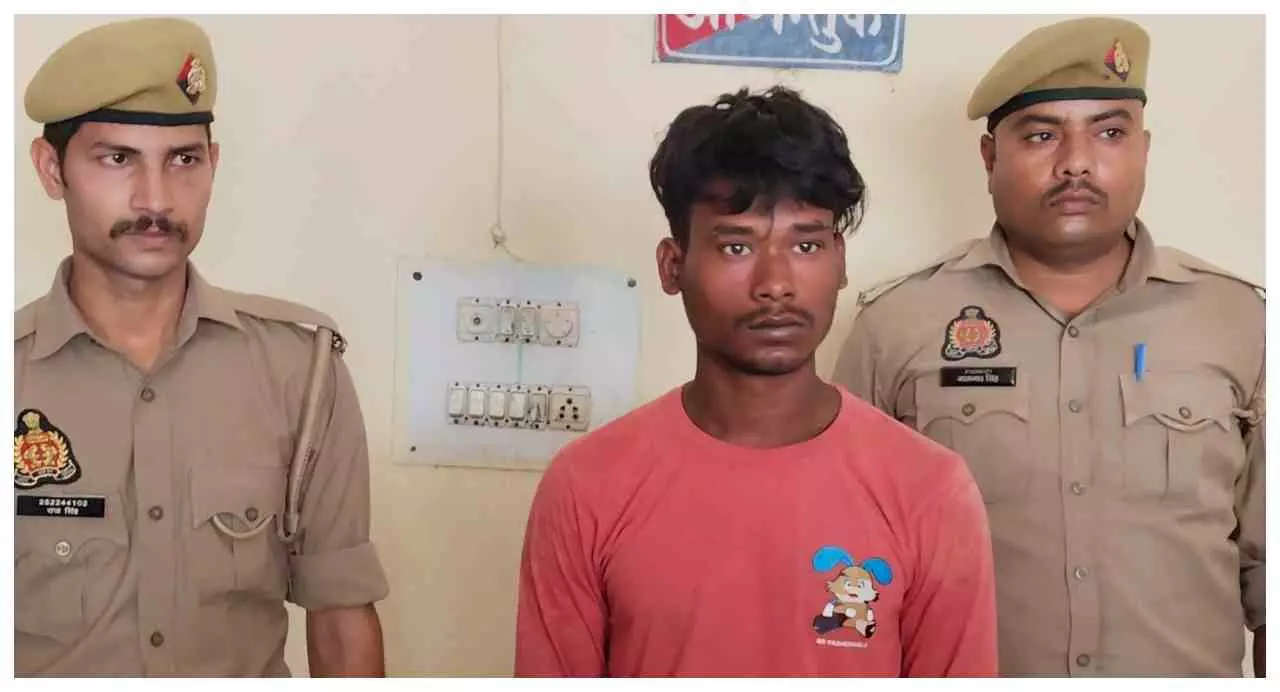 Etawah News: मात्र 10 घंटे में चोरी का खुलासा, 3 लाख के जेवर और नकदी बरामद, एक आरोपी गिरफ्तार Etawah News: मात्र 10 घंटे में चोरी का खुलासा, 3 लाख के जेवर और नकदी बरामद, एक आरोपी गिरफ्तार