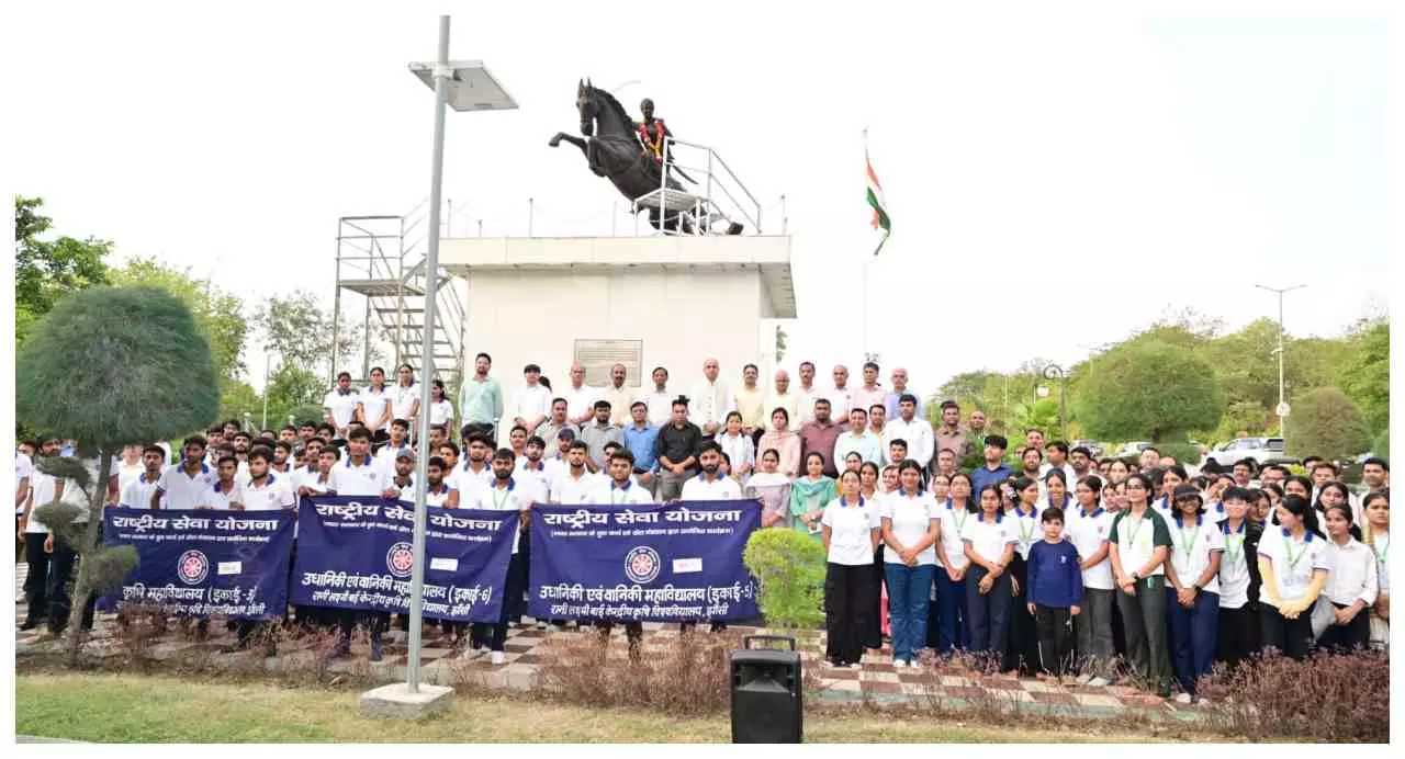 Jhansi News: रानी लक्ष्मीबाई के बलिदान दिवस पर झांसी विश्वविद्यालय ने दी श्रद्धांजलि Jhansi News: रानी लक्ष्मीबाई के बलिदान दिवस पर झांसी विश्वविद्यालय ने दी श्रद्धांजलि