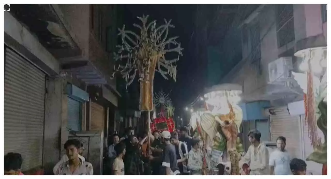 Mathura News: चांद के दीदार के साथ मोहर्रम का आगाज, मथुरा में निकला पहला अलम जुलूस Mathura News: चांद के दीदार के साथ मोहर्रम का आगाज, मथुरा में निकला पहला अलम जुलूस