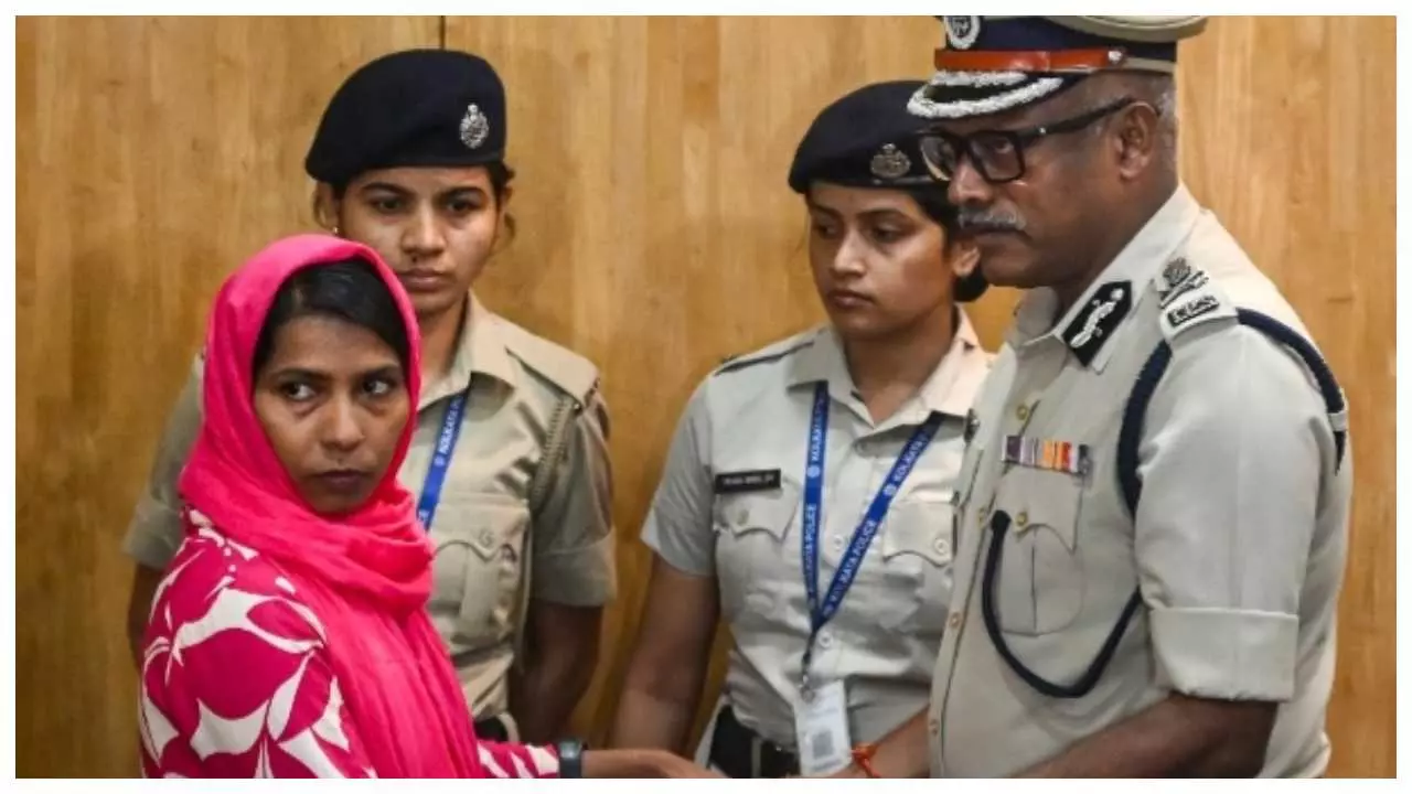 Pushpa surrenders, hands over SLR-cartridge to commissioner, learn how Naxalite became