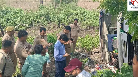 Jalaun News: जालौन में तेज रफ्तार प्राइवेट बस पलटी, कई यात्री घायल