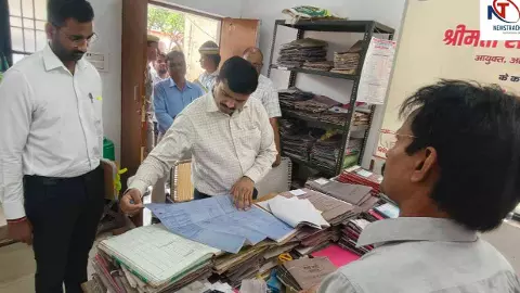 Etah News: औचक निरीक्षण में सख्त दिखे डीएम,अवैध कॉलोनियों और भू-माफियाओं पर कार्रवाई के निर्देश Etah News: औचक निरीक्षण में सख्त दिखे डीएम,अवैध कॉलोनियों और भू-माफियाओं पर कार्रवाई के निर्देश