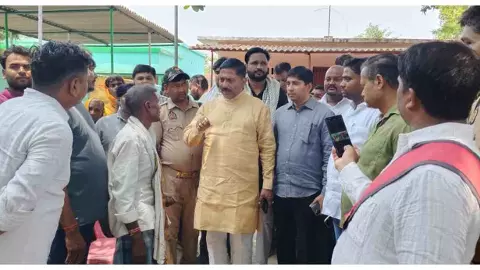 Chandauli News:  रेलवे ने पाटा नाला, 12 गांवों में जलभराव का खतरा; विधायक रमेश जायसवाल ने किया निरीक्षण