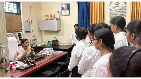 Aligarh News:-रसोई में मिली गंदगी तो सख्त हुईं सचिव, वृद्धाश्रम छर्रा में साफ-सफाई के दिए कड़े निर्द Aligarh News:-रसोई में मिली गंदगी तो सख्त हुईं सचिव, वृद्धाश्रम छर्रा में साफ-सफाई के दिए कड़े निर्द