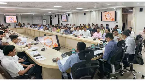 Aligarh News: डीएम अविनाश कुमार का सख्त संदेश: घटिया निर्माण पर कार्रवाई, समय पर पूरे हों कार्य Aligarh News: डीएम अविनाश कुमार का सख्त संदेश: घटिया निर्माण पर कार्रवाई, समय पर पूरे हों कार्य
