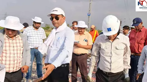 Jhansi News: रेल संरक्षा आयुक्त ने खैरार-अकौना नई दूसरी रेल लाइन का किया निरीक्षण
