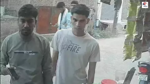 Etah News: हापुड़ में दिनदहाड़े दबंगई! जनरल स्टोर में घुसकर मारपीट, नकदी लेकर फरार Etah News: हापुड़ में दिनदहाड़े दबंगई! जनरल स्टोर में घुसकर मारपीट, नकदी लेकर फरार