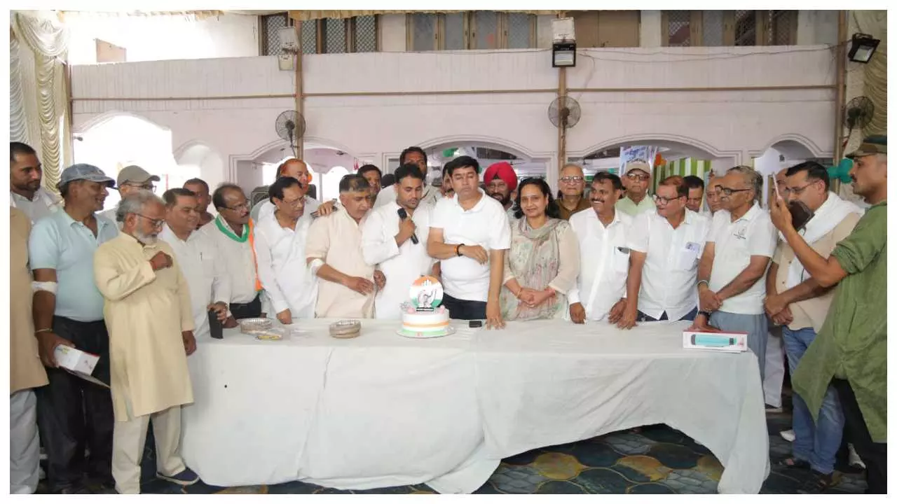 Record 302 units of blood donation on Rahul Gandhis birthday, activists did this Record 302 units of blood donation on Rahul Gandhis birthday, activists did this