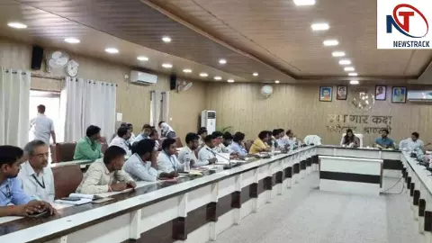 Shravasti News: डीएम अन्नपूर्णा गर्ग सख्त, लंबित ऋण आवेदनों को जल्द स्वीकृत करने के निर्देश